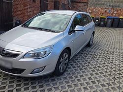 Grau Gebraucht 2011 Opel Astra Sport Kombi | 3.200 € (Fairer Preis)