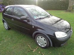 Schwarz Gebraucht 2002 Opel Corsa Kleinwagen | 550 €