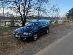Schwarz Gebraucht 2001 Volvo V40 Kombi | 700 €