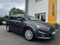 Grau Gebraucht 2018 Ford S-MAX Titanium Van / Kleinbus | 17.885 € (Fairer Preis)