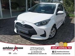 Schneeweiß Gebraucht 2024 Toyota Yaris Hybrid Comfort Limousine | 20.890 € (Guter Preis)