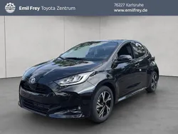 Mysticschwarz mica Neu 2025 Toyota Yaris Hybrid Limousine | 27.390 € (Etwas zu teuer)