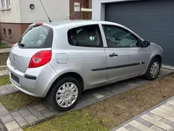 Silber Gebraucht 2006 Renault Clio II Kleinwagen | 2.800 €