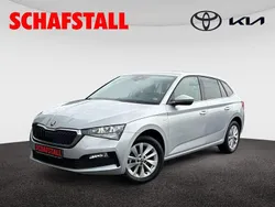 Silber (brilliantsilber metallic) Gebraucht 2023 Skoda Scala Ambition Kleinwagen | 21.979 € (Guter Preis)