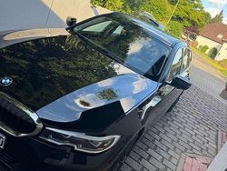 Schwarz Gebraucht 2019 BMW 320 Kombi | 19.999 € (Fairer Preis)