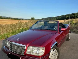 Rot Gebraucht 1993 Mercedes E220 Cabrio | 28.000 €