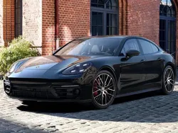 Tiefschwarzmetallic Gebraucht 2022 Porsche Panamera 4S Limousine | 99.900 €
