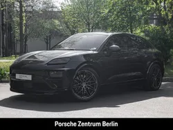 Tiefschwarzmetallic Gebraucht 2024 Porsche Macan Turbo SUV | 122.900 € (Fairer Preis)
