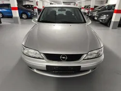 Silber Gebraucht 2002 Opel Vectra Limousine | 2.500 € (Fairer Preis)