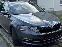 Grau Gebraucht 2019 Skoda Octavia G-TEC Style Kombi | 12.800 € (Fairer Preis)