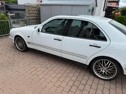 Weiß Gebraucht 1998 Mercedes E200 Elegance Limousine | 3.000 € (Guter Preis)