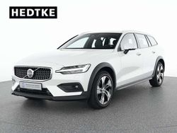 Weiß Gebraucht 2023 Volvo V60 CC Plus Kombi | 44.550 € (Etwas zu teuer)