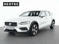 Weiß Gebraucht 2023 Volvo V60 CC Plus Kombi | 44.550 € (Etwas zu teuer)