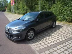 Grau Gebraucht 2015 Renault Mégane III LIMITED Deluxe Limousine | 6.790 € (Fairer Preis)