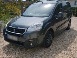 Grau Gebraucht 2016 Peugeot Partner Van | 7.950 € (Etwas zu teuer)