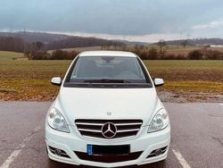 Weiß Gebraucht 2010 Mercedes B180 Van / Kleinbus | 3.500 € (Guter Preis)