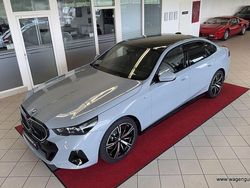 Grau Neu 2025 BMW 520 M Sport Limousine | 77.700 €