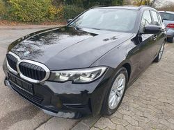 Schwarz Gebraucht 2022 BMW 318 Advantage Kombi | 19.900 € (Fairer Preis)