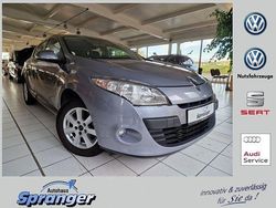 Blau Gebraucht 2011 Renault Mégane III Expression Limousine | 5.680 € (Fairer Preis)