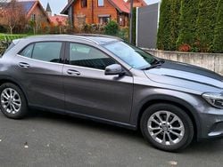 Grau Gebraucht 2016 Mercedes GLA200 Urban SUV | 16.800 € (Fairer Preis)