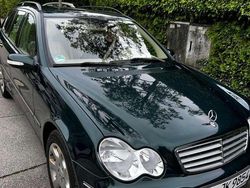 Grün Gebraucht 2005 Mercedes C220 Classic Kombi | 3.770 € (Fairer Preis)