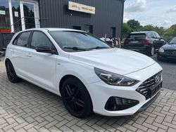 Weiß Gebraucht 2021 Hyundai i30 Edition 30 Limousine | 15.990 € (Guter Preis)