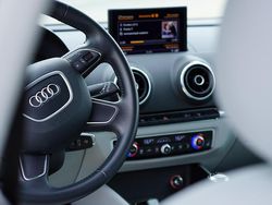 Grau Gebraucht 2014 Audi A3 Sportback Kleinwagen | 12.600 € (Etwas zu teuer)