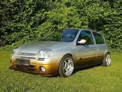 Silber Gebraucht 2001 Renault Clio II R.S. Kleinwagen | 6.500 €