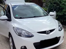 Weiß Gebraucht 2010 Mazda 2 Center-Line Limousine | 3.090 € (Fairer Preis)