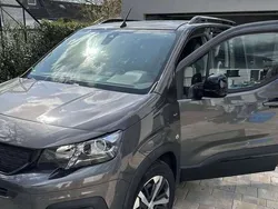 Grau Gebraucht 2023 Peugeot e-Rifter GT Van / Kleinbus | 25.500 € (Fairer Preis)