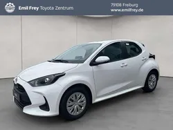 Weiß Neu 2025 Toyota Yaris Hybrid Comfort Limousine | 21.990 € (Superpreis)