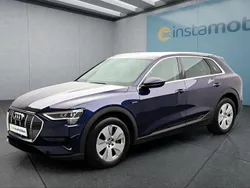 Blau Gebraucht 2020 Audi e-tron SUV | 30.249 € (Guter Preis)
