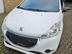 Weiß Gebraucht 2013 Peugeot 208 Active Kleinwagen | 4.900 € (Fairer Preis)