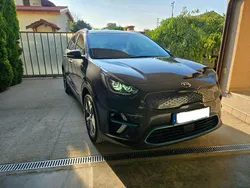 Grau Gebraucht 2020 Kia e-Niro SUV | 22.900 € (Etwas zu teuer)