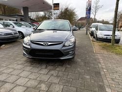 Grau Gebraucht 2011 Hyundai i30 Edition Limousine | 3.790 € (Etwas zu teuer)