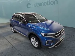 Blau Gebraucht 2023 VW T-Roc Style SUV | 33.550 € (Fairer Preis)