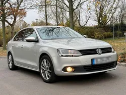 Grau Gebraucht 2011 VW Jetta Limousine | 8.900 € (Teuer)