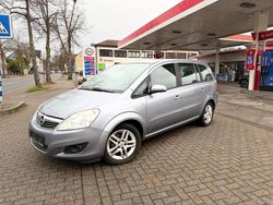 Grau Gebraucht 2008 Opel Zafira Edition Van / Kleinbus | 5.099 € (Teuer)