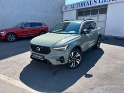Sage green / metallic Gebraucht 2024 Volvo XC40 Plus SUV | 40.333 € (Fairer Preis)