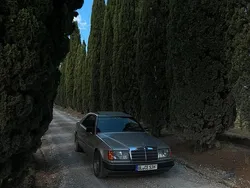 Silber Gebraucht 1988 Mercedes E300 Coupé | 17.000 €