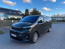 Grau Gebraucht 2024 Peugeot Traveller Business-Line Van / Kleinbus | 38.080 € (Guter Preis)