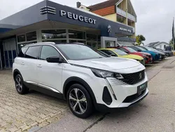 Lack weiss perlglänzend/metall Gebraucht 2023 Peugeot 5008 GT Van / Kleinbus | 32.900 € (Fairer Preis)