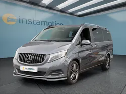 Grau Gebraucht 2019 Mercedes V250 Van / Kleinbus | 47.949 €