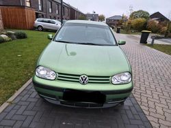 Grün Gebraucht 1998 VW Golf IV Kleinwagen | 2.350 € (Etwas zu teuer)