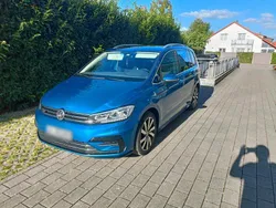 Blau Gebraucht 2017 VW Touran R-line Van / Kleinbus | 20.000 € (Teuer)