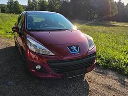 Rot Gebraucht 2008 Peugeot 207 Kleinwagen | 3.750 €