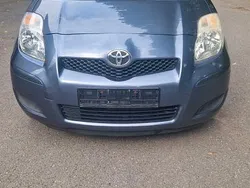 Grau Gebraucht 2009 Toyota Yaris Cool Limousine | 3.400 € (Guter Preis)