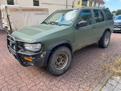 Grün Gebraucht 1998 Nissan Pathfinder SUV | 2.499 €