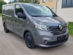Grau Gebraucht 2016 Renault Trafic Van | 7.200 € (Guter Preis)