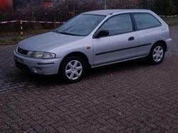 Silber Gebraucht 2000 Mazda 323 Kleinwagen | 1.200 €